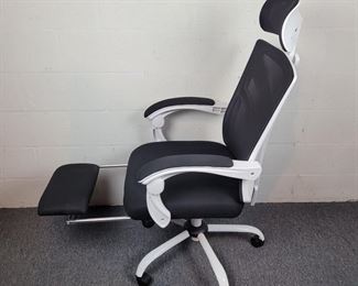 Hbada ergonomic home office desk, gaming chair.  Lumbar support, breathable mesh back, adjustable seat cushion and headrest and footrest