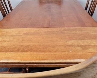Vintage - A Genuine Cushman Colonial Creation Walter Wabash dining room table with 2 original leaves - Made in Bennington, Vermont - Manufacture # 5921A (for the Table)  NOT INCLUDED in this lot are the 6 Matching Cushman chairs. They are lot #155 and #156
