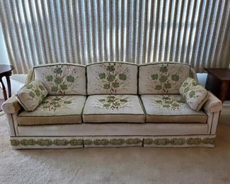 Vintage/Retro couch with matching side pillows