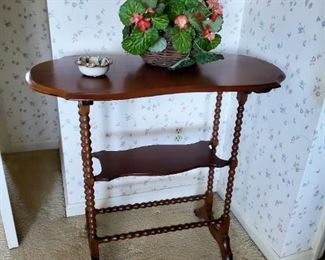 Jenny Lind style table with shelf
