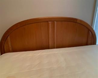 Oak Contemporary Queen Bed