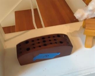 Wood storage block for art tools or brushes