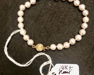 Item 191:  14K & Pearl Bracelet:  $65