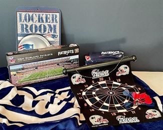 Item 280:  Lot of New England Patriots items including NFL puzzle, fleece blanket: $26