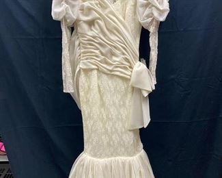 Vintage Retro Womans Lace Puffy Sleeve Mermaid Style Wedding Dress