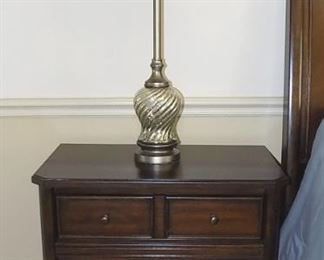 Haverty's Bedroom Nightstand and Lamp