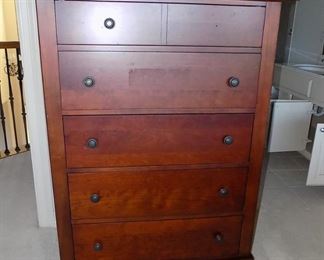 Najarian Furniture 6 Drawer Dresser (missing a knob)