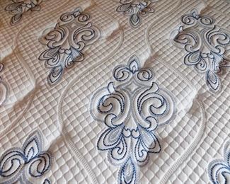 Queen Sleigh Bed w/New Serta Perfect Sleeper PillowTop Mattress