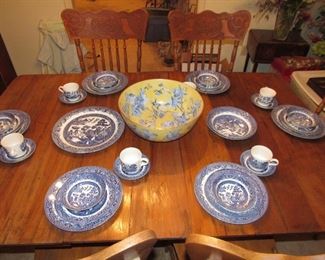 Blue Willow 6 place settings