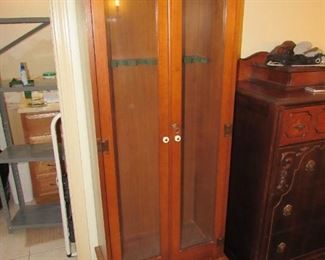 Gun cabinet