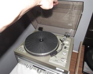Akai turntable