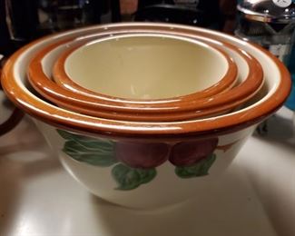 Vintage Franciscan Apple Earthernware Set 3 Nesting Mixing Bowls