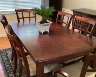 6 chair dining table in excellent condition! 