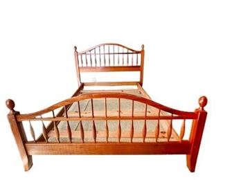 Lot 152
Jamestown Sterling Solid Pine Bed
