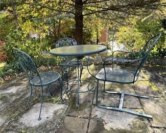Lot 900-002
Patio Bistro Set