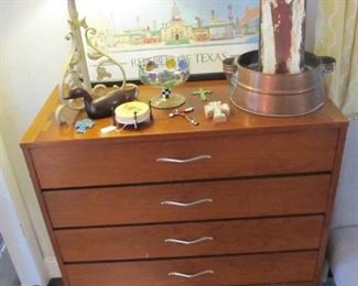 Lane Acclaim Mid-Century Dresser