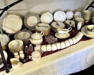 Exquisite fine porcelain LENOX china 114pc. set. American Home Collection. "Spring Vista"