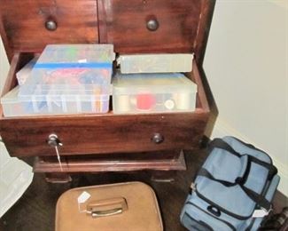 sewing machine supplies & sewing travel bag, vintage train case