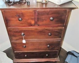 Antique small chest of drawers - cute!