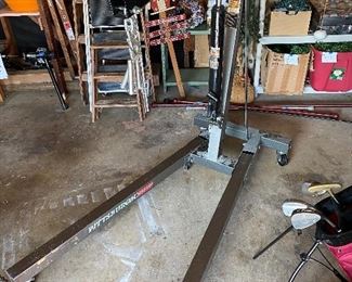 1 Ton Engine Hoist. Looks brand new!