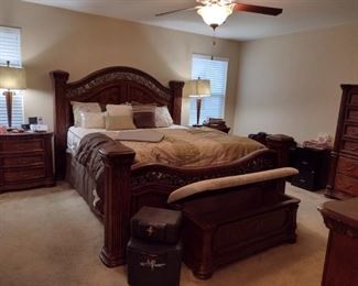 Wynwood by flexsteel bedroom set with a king size bed .