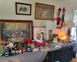 Thousands of Christmas items right here and art too
