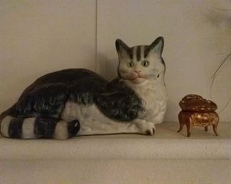 Ceramic cat large & small jewelry cadket