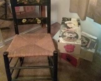 Antique side chair / 