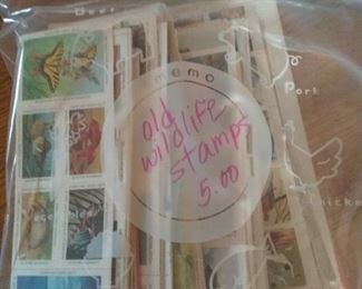 Collectible wildlife sards