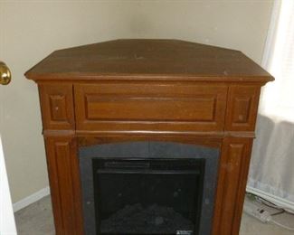 Electric free-standing fireplace