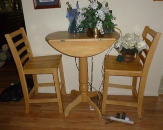 Drop-side table w/2 chairs (counter height)