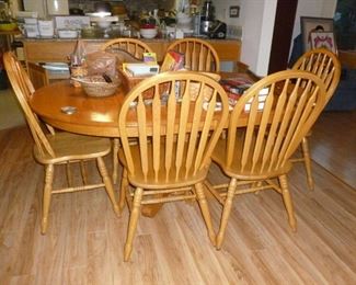 Kitchen table w/6 chairs