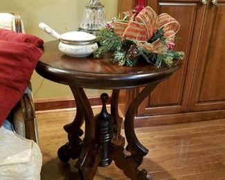 A closer look at the round table