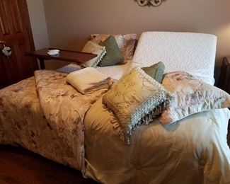 Tempur-Pedic king-size size (each side adjusts independently by wireless remote)