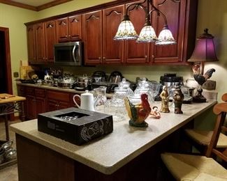 Many things for the kitchen
