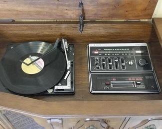 A look inside the Zenith console stereo