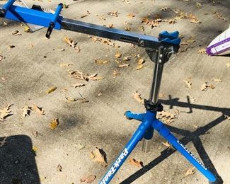 Park Tools USA bike holder to work on bikes