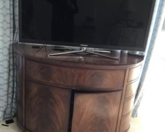 Demi lune and large tv