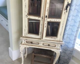 Small display cabinet