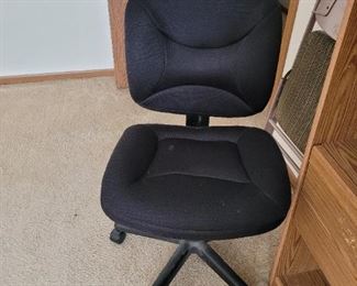 Wide seat office chair 35.00 wooddale