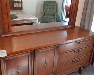 MCM DRESSER BID LOT #270
