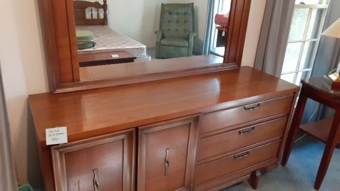 MCM DRESSER BID LOT #270
