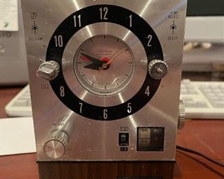 $50  Vintage Sony Clock 7FC-89W AM/FM Transistor Clock Radio 1970s Mid-Century WORKS