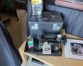 SINGER FEATHER WEIGHT.  NICE