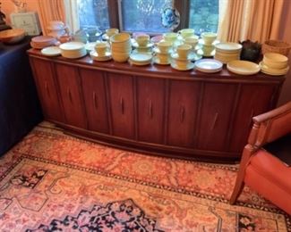 LARGE CURVE SERVER.    NICE AND HEAVY.  