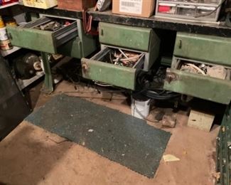 VINTAGE METAL WITH DRAWERS WORK BENCH.GREAT LEGS,   SOMEONE NEEDS TO REPURPSE THIS.   LOOK KEITH ALL YOU ?????
