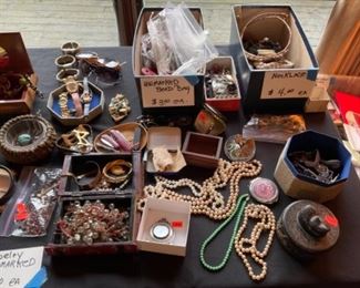 VINTAGE JEWELRY 