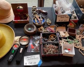 VINTAGE JEWELRY 