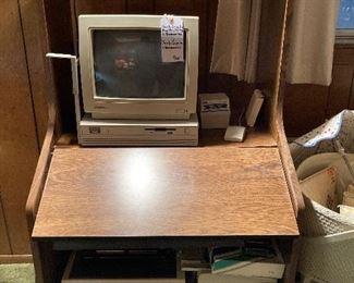 Vintage Tandy computer--COMPLETE!