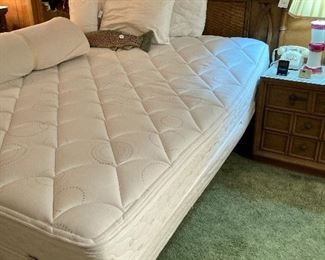 Queen Sleep Number fully adjustable and massages too